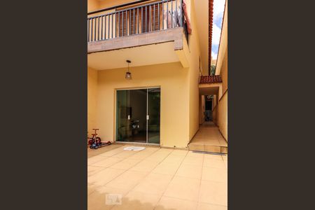 Casa à venda com 179m², 3 quartos e 2 vagas Casa à venda com 179m², 3 quartos e 2 vagasQuintal