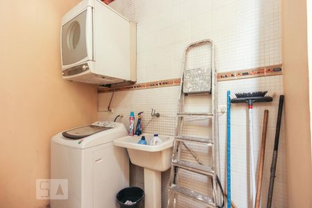 Casa à venda com 179m², 3 quartos e 2 vagas Casa à venda com 179m², 3 quartos e 2 vagasÁrea de serviço