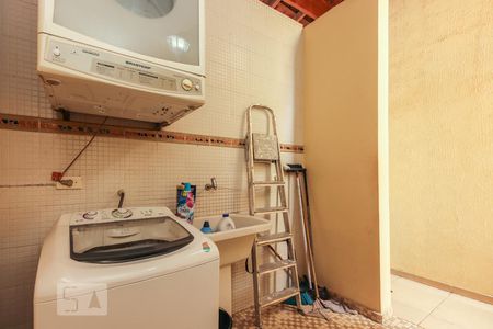 Casa à venda com 179m², 3 quartos e 2 vagas Casa à venda com 179m², 3 quartos e 2 vagasÁrea de serviço