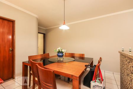 Casa à venda com 179m², 3 quartos e 2 vagas Casa à venda com 179m², 3 quartos e 2 vagasSala de jantar