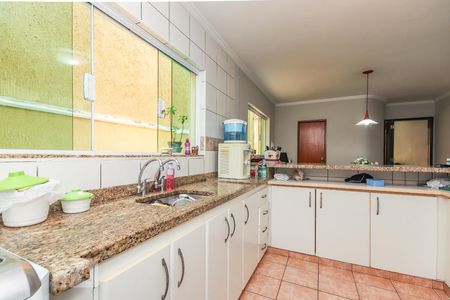 Casa à venda com 179m², 3 quartos e 2 vagas Casa à venda com 179m², 3 quartos e 2 vagasCozinha