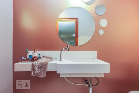 Casa à venda com 179m², 3 quartos e 2 vagas Casa à venda com 179m², 3 quartos e 2 vagasLavabo