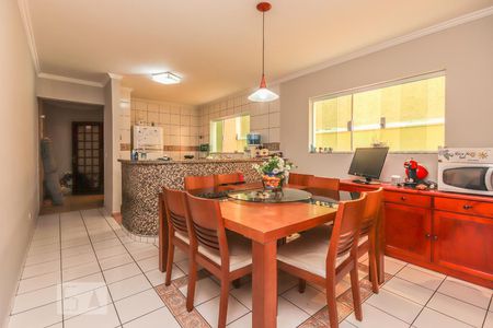 Casa à venda com 179m², 3 quartos e 2 vagas Casa à venda com 179m², 3 quartos e 2 vagasSala de jantar