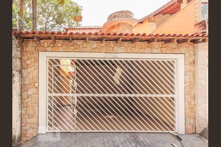 Casa à venda com 179m², 3 quartos e 2 vagas Casa à venda com 179m², 3 quartos e 2 vagasFachada