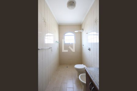 Casa à venda com 330m², 4 quartos e 4 vagas Casa à venda com 330m², 4 quartos e 4 vagasBanheiro social