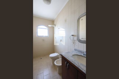 Casa à venda com 330m², 4 quartos e 4 vagas Casa à venda com 330m², 4 quartos e 4 vagasBanheiro social