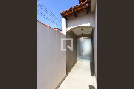 Casa à venda com 330m², 4 quartos e 4 vagas Casa à venda com 330m², 4 quartos e 4 vagasFachada