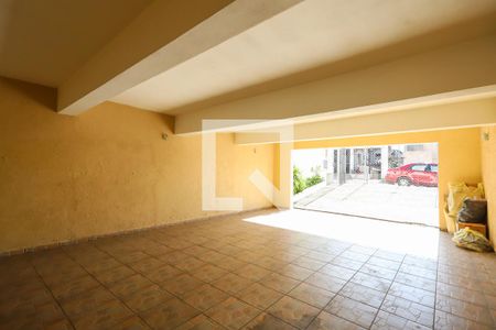 Casa à venda com 330m², 4 quartos e 4 vagas Casa à venda com 330m², 4 quartos e 4 vagasQuintal