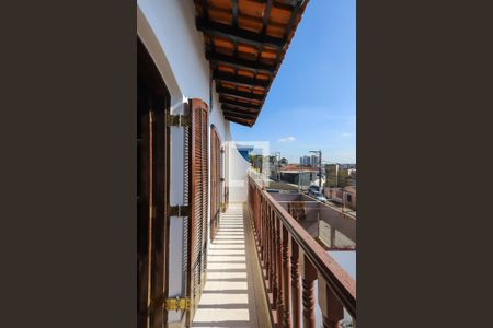 Casa à venda com 330m², 4 quartos e 4 vagas Casa à venda com 330m², 4 quartos e 4 vagasVaranda