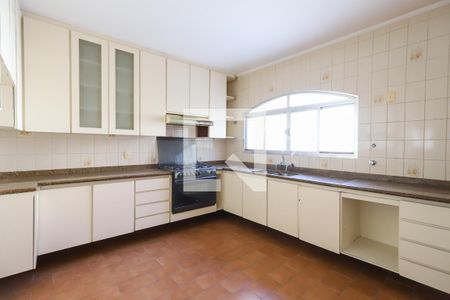 Casa à venda com 330m², 4 quartos e 4 vagas Casa à venda com 330m², 4 quartos e 4 vagasCozinha