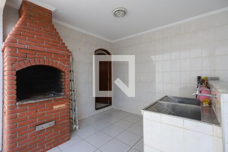 Casa à venda com 330m², 4 quartos e 4 vagas Casa à venda com 330m², 4 quartos e 4 vagasVaranda