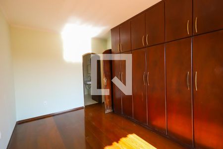 Casa à venda com 330m², 4 quartos e 4 vagas Casa à venda com 330m², 4 quartos e 4 vagasQuarto 2