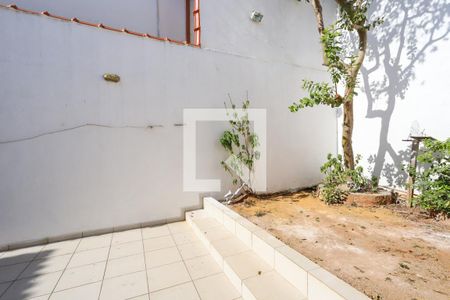 Casa à venda com 330m², 4 quartos e 4 vagas Casa à venda com 330m², 4 quartos e 4 vagasQuintal