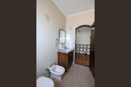 Casa à venda com 330m², 4 quartos e 4 vagas Casa à venda com 330m², 4 quartos e 4 vagasBanheiro social