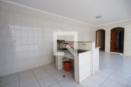 Casa à venda com 330m², 4 quartos e 4 vagas Casa à venda com 330m², 4 quartos e 4 vagasVaranda