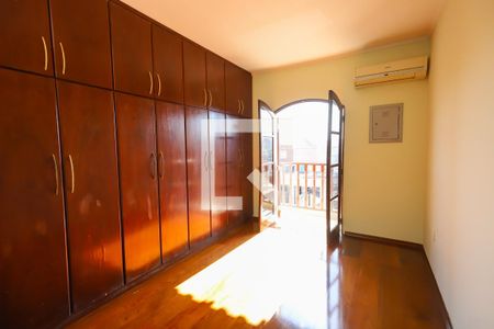 Casa à venda com 330m², 4 quartos e 4 vagas Casa à venda com 330m², 4 quartos e 4 vagasQuarto 2