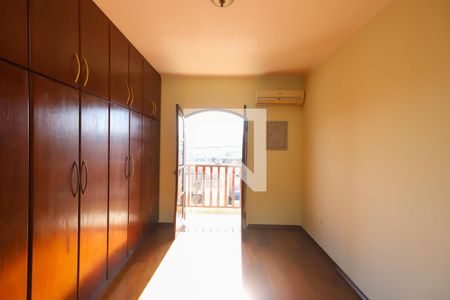 Casa à venda com 330m², 4 quartos e 4 vagas Casa à venda com 330m², 4 quartos e 4 vagasQuarto 2