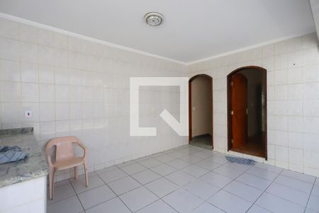 Casa à venda com 330m², 4 quartos e 4 vagas Casa à venda com 330m², 4 quartos e 4 vagasVaranda