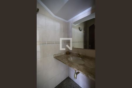 Casa à venda com 330m², 4 quartos e 4 vagas Casa à venda com 330m², 4 quartos e 4 vagasBanheiro social