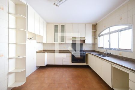 Casa à venda com 330m², 4 quartos e 4 vagas Casa à venda com 330m², 4 quartos e 4 vagasCozinha