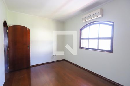 Casa à venda com 330m², 4 quartos e 4 vagas Casa à venda com 330m², 4 quartos e 4 vagasQuarto 4