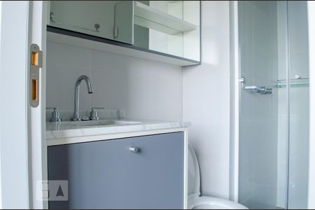 Banheiro de apartamento à venda com 1 quarto, 50m² em Alto da Rua Xv, Curitiba