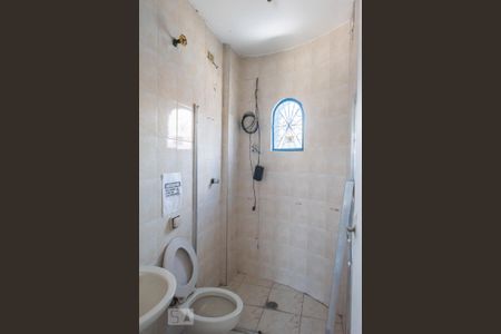 Casa à venda com 250m², 4 quartos e 2 vagas Casa à venda com 250m², 4 quartos e 2 vagasCasa 2 - Banheiro