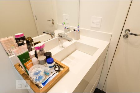 Apartamento à venda com 100m², 2 quartos e 2 vagasBanheiro da suíte