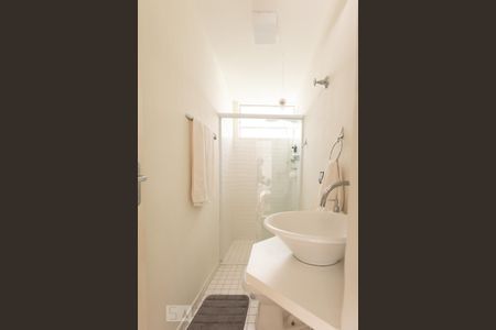 Banheiro de kitnet/studio para alugar com 1 quarto, 36m² em Bela Vista, São Paulo