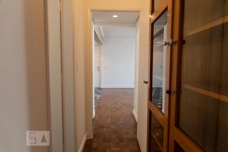 Corredor de apartamento para alugar com 2 quartos, 130m² em Higienópolis, São Paulo