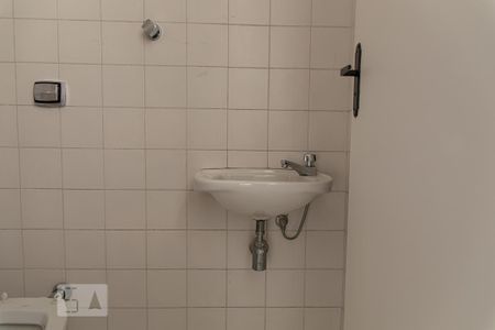 Apartamento para alugar com 130m², 2 quartos e 1 vaga Apartamento para alugar com 130m², 2 quartos e 1 vagaBanheiro de Serviço