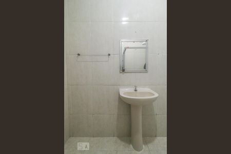 Banheiro Social de casa para alugar com 2 quartos, 55m² em Taquara, Rio de Janeiro