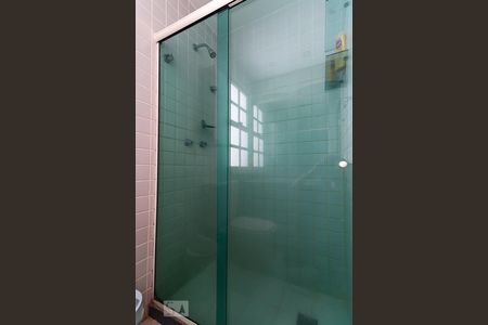 Apartamento à venda com 420m², 5 quartos e 2 vagas Apartamento à venda com 420m², 5 quartos e 2 vagasBanheiro da Suíte 1