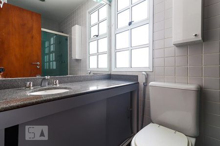 Apartamento à venda com 420m², 5 quartos e 2 vagas Apartamento à venda com 420m², 5 quartos e 2 vagasBanheiro da Suíte 1