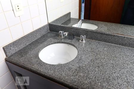 Apartamento à venda com 420m², 5 quartos e 2 vagas Apartamento à venda com 420m², 5 quartos e 2 vagasBanheiro da Suíte 1