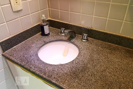 Apartamento à venda com 420m², 5 quartos e 2 vagas Apartamento à venda com 420m², 5 quartos e 2 vagasBanheiro Corredor