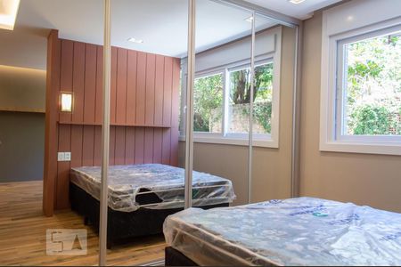 Quarto de apartamento para alugar com 1 quarto, 53m² em Três Figueiras, Porto Alegre