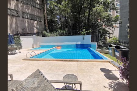 Apartamento à venda com 79m², 3 quartos e 2 vagas Apartamento à venda com 79m², 3 quartos e 2 vagasÁrea comum - Piscina