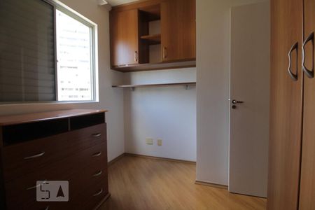 Quarto 1 de apartamento para alugar com 3 quartos, 70m² em Jardim Londrina, São Paulo