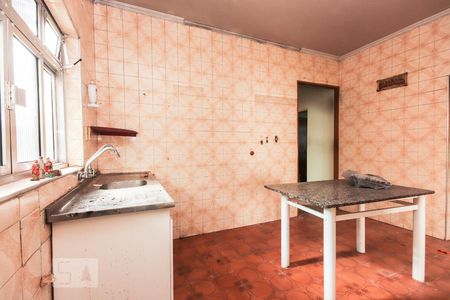 Casa à venda com 130m², 4 quartos e 1 vagaBanheiro 