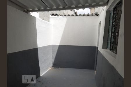 Casa de condomínio para alugar com 60m², 2 quartos e sem vagavista da área de serviço - metade coberta 