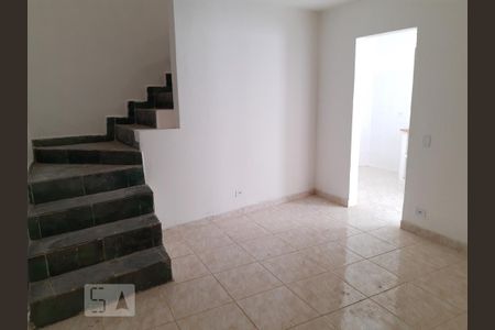 Casa de condomínio para alugar com 60m², 2 quartos e sem vagaVista da sala em direção a cozinha 