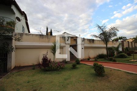 Casa para alugar com 850m², 5 quartos e 4 vagasFachada