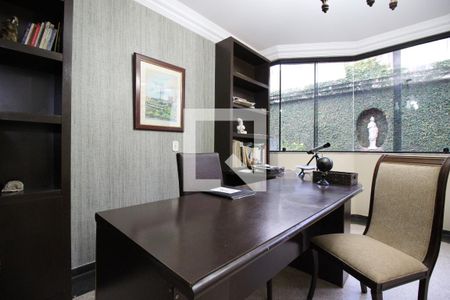 Casa para alugar com 850m², 5 quartos e 4 vagasEscritório