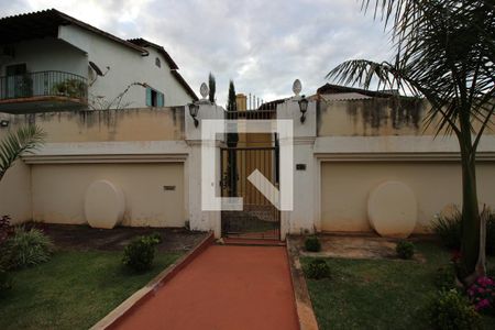 Casa para alugar com 850m², 5 quartos e 4 vagasFachada