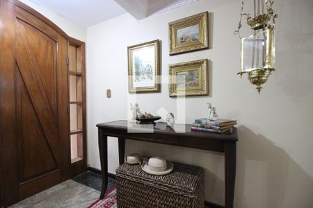 Casa para alugar com 850m², 5 quartos e 4 vagasHall