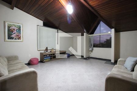 Casa para alugar com 850m², 5 quartos e 4 vagasSala