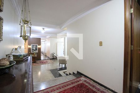 Casa para alugar com 850m², 5 quartos e 4 vagasHall