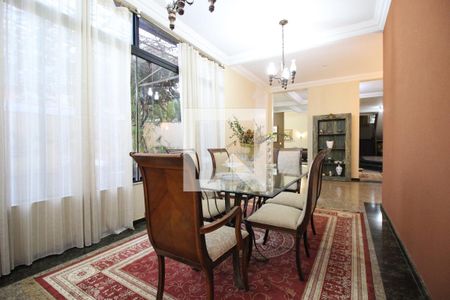 Casa para alugar com 850m², 5 quartos e 4 vagasSala