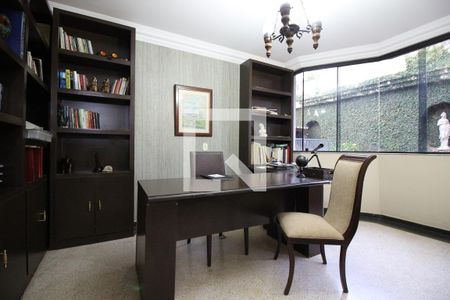 Casa para alugar com 850m², 5 quartos e 4 vagasEscritório